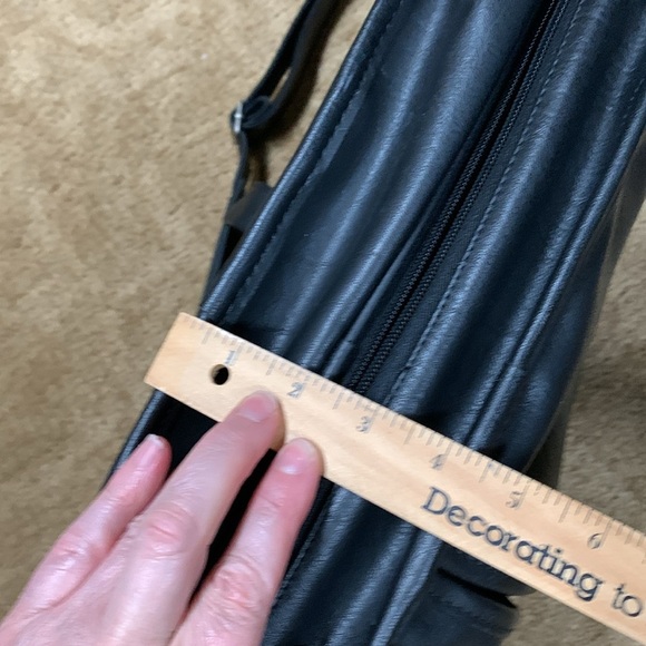 Bugatti Expandable Executive Carrying Case w/ handles/adjustable shoulder strap - Picture 17 of 17